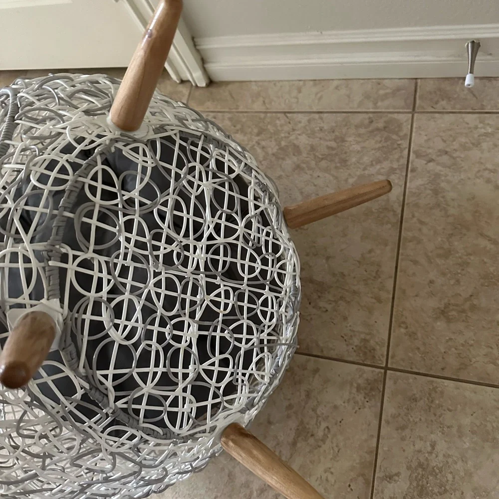 Pet bed - cool design never used